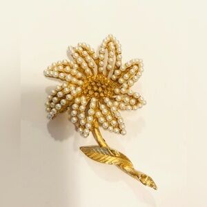 Vintage Coro faux seed Pearl gold tone brooch